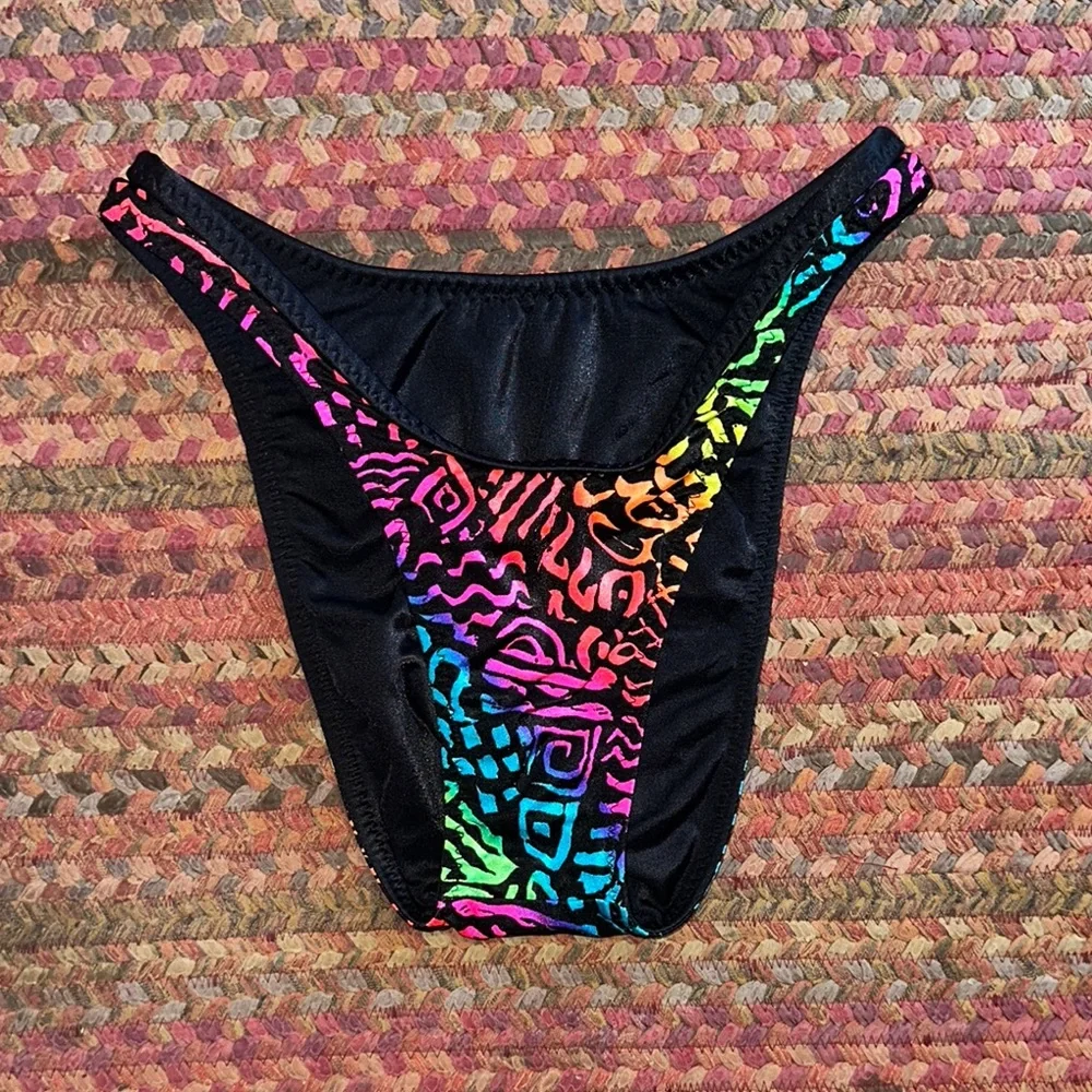 80s VTG REVERSIBLE RAINBOW GEOMETRIC PRINT HIGH CUT BIKINI BOTTOMS